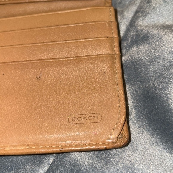 Coach Trifold Tan Wallet With Gold Snap Closure - Picture 4 of 6